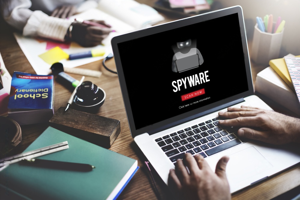 ¿Por qué los expertos en ciberseguridad enfatizan la importancia de protegerse contra el spyware mediante el uso de software antispyware actualizado? 