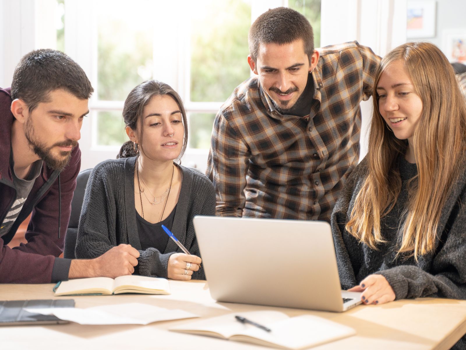 Convenios nacionales e internacionales que te abren puertas a programas de posgrado en Colombia
