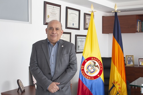 El rector de la UNAD se refiere, en Forbes, al impacto de la IA en el mercado laboral